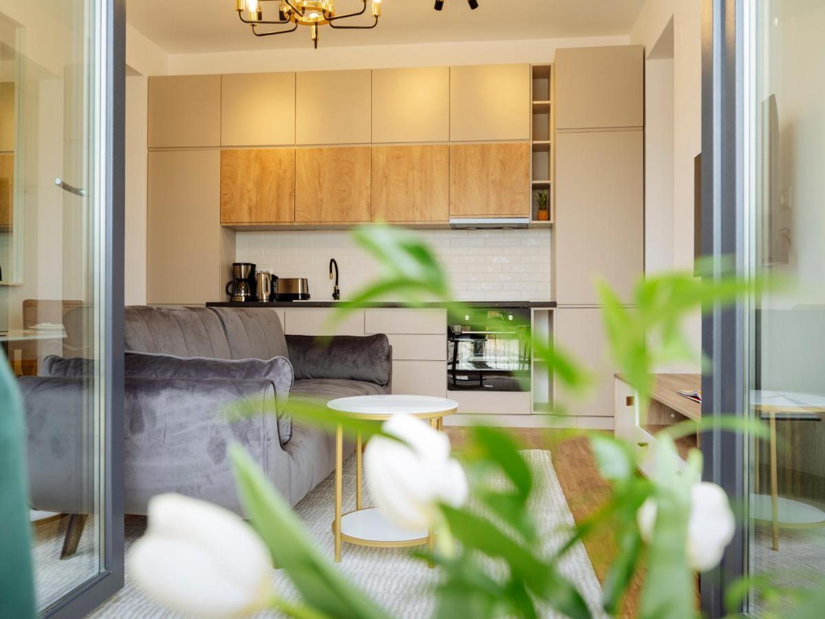 Sunny 2Br Flat - Top Location - Amazing Balcony ブカレスト エクステリア 写真