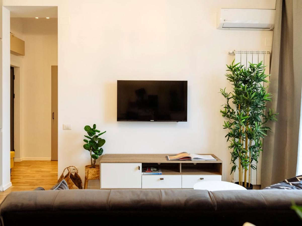 Sunny 2Br Flat - Top Location - Amazing Balcony ブカレスト エクステリア 写真